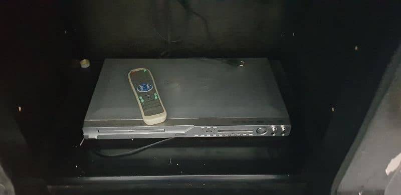 beautiful Sony   2009 model tv with DVD 1