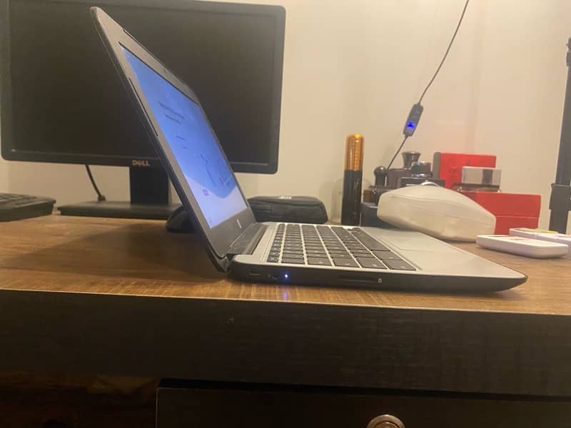 Chromebook very good condition 6