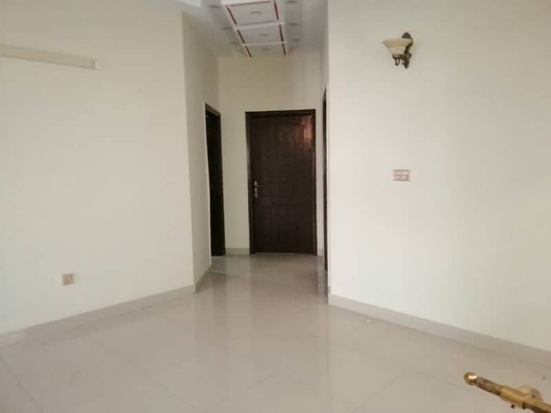 300 Yards Upper Portion For Rent in DHA Phase 7 3