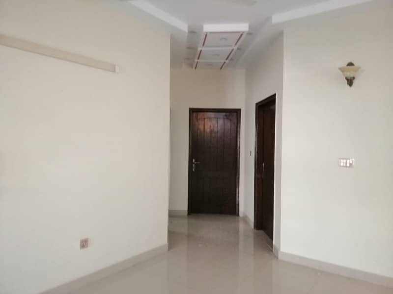 300 Yards Upper Portion For Rent in DHA Phase 7 4