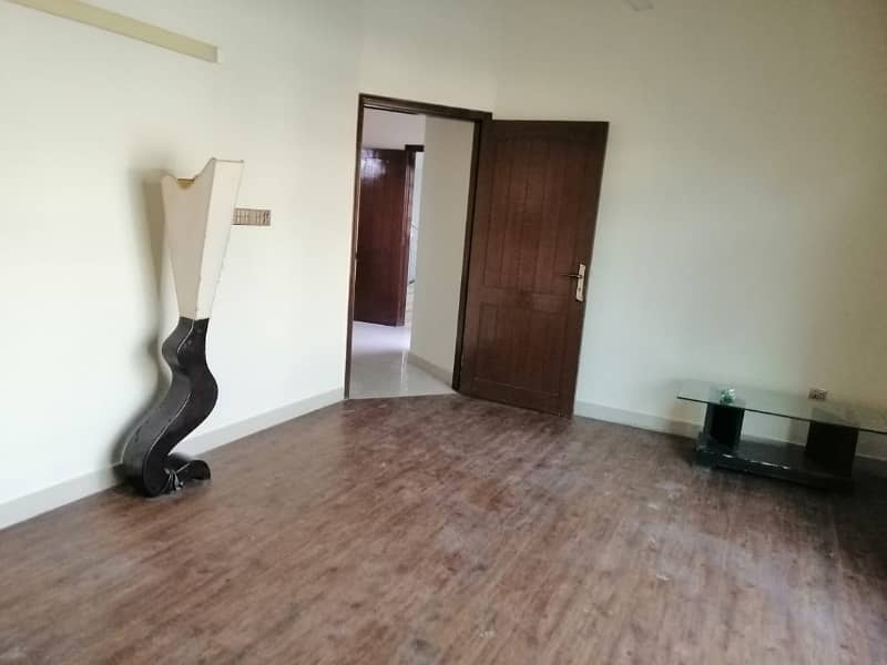 300 Yards Upper Portion For Rent in DHA Phase 7 6