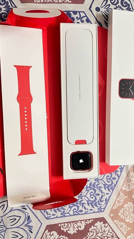 apple watch series 6 product Red 4