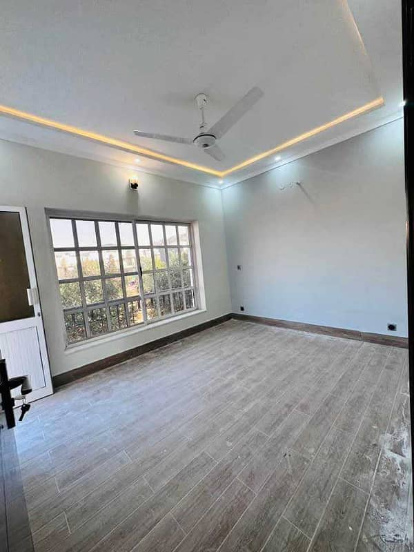 very Prime Located 3 Bed Tiles Flooring Portion Available For Rent in Gulraiz 9