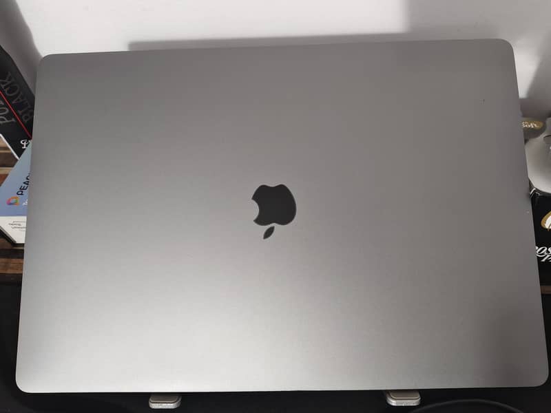 Macbookpro 2019 16 inchs, i7 16/512  4gb graphic card 7