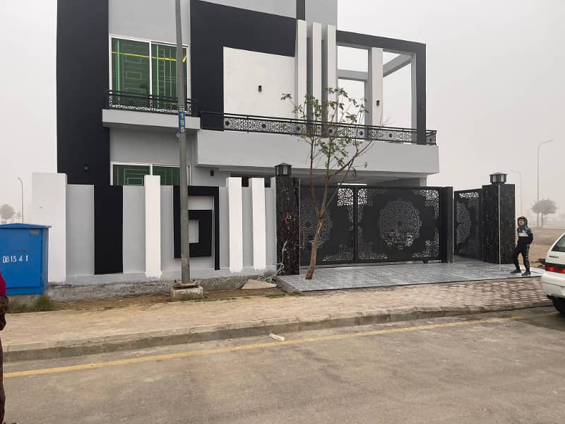 10 Marla Brand New House For Sale in Bahria Orchard Lahore. 3