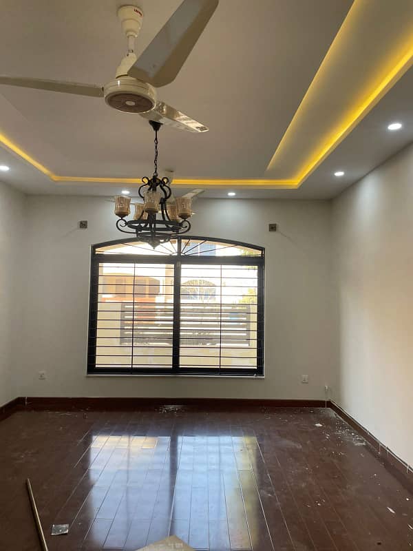 Bahria enclave 10 marla full Hoiuse available for rent 1