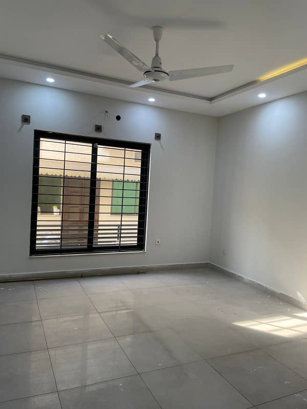 Bahria enclave 10 marla full Hoiuse available for rent 15