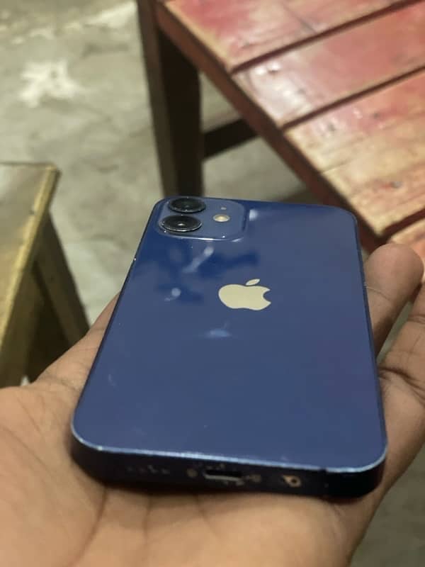 iPhone 12 mini 4