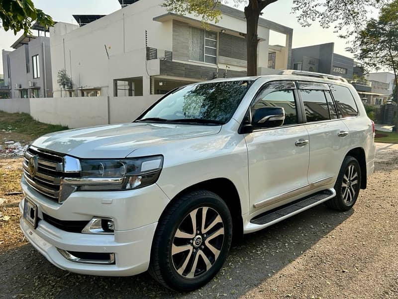 Toyota Land Cruiser 2017 1