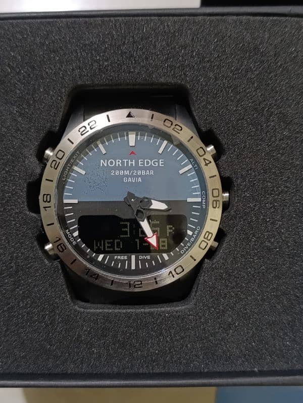 North Edge Mens Sports + Divers Watch with Sensors 1