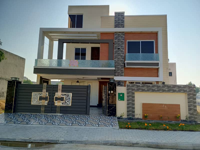 Low Budget 10 Marla House For Sale in Central Block Phase 1 Bahria Orchard Lahore Pakistan. 0