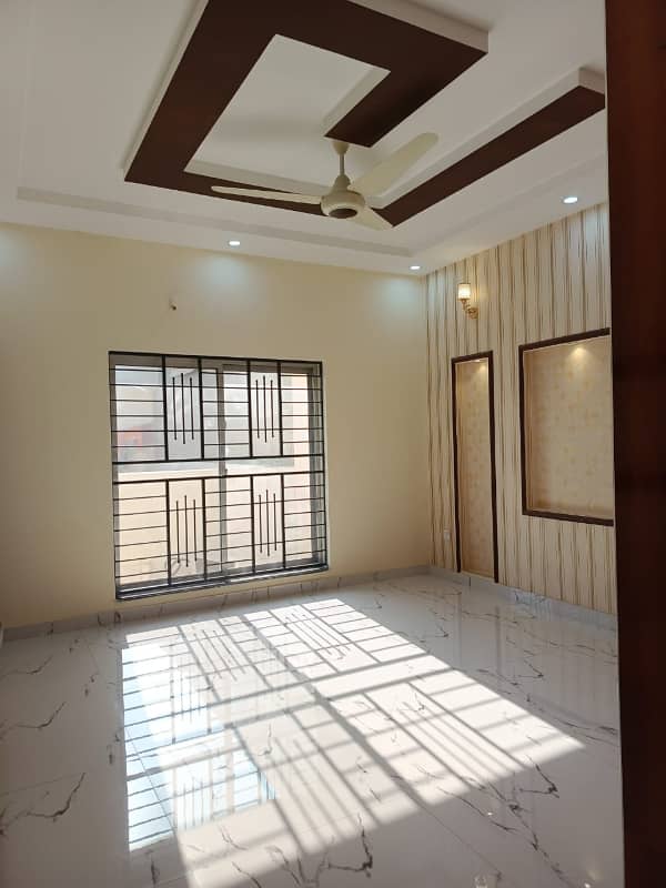 Low Budget 10 Marla House For Sale in Central Block Phase 1 Bahria Orchard Lahore Pakistan. 40