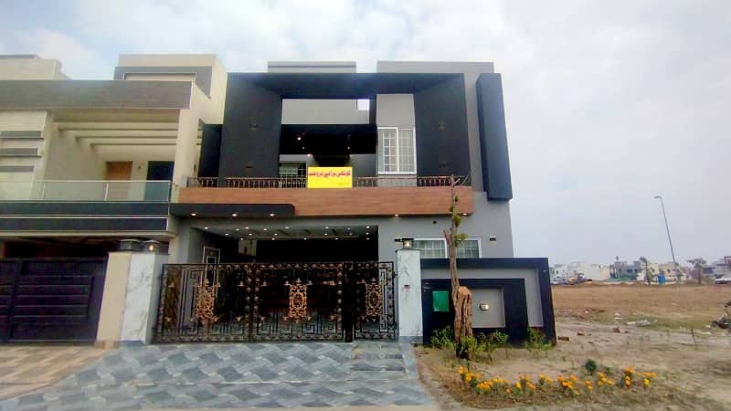 Facing Park sale The Ideally Located House For An Incredible Price Of Pkr Rs. 27000000 0