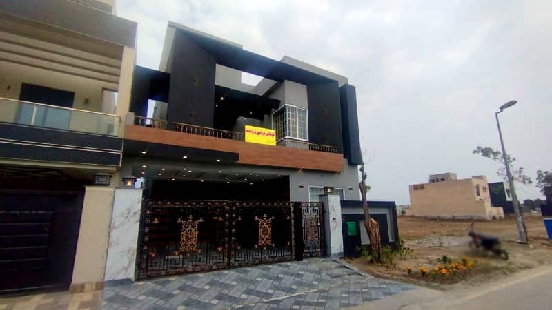 Facing Park sale The Ideally Located House For An Incredible Price Of Pkr Rs. 27000000 1