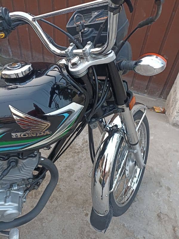 2022/23  model Honda 125 black 3