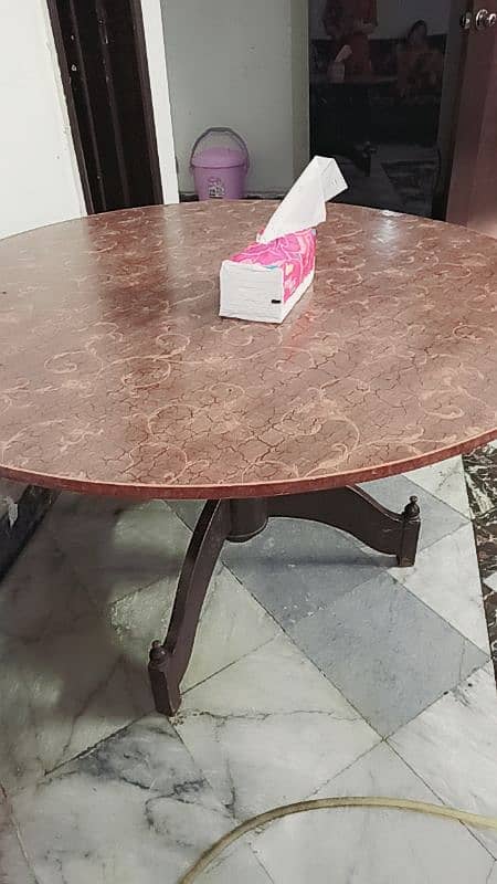 round dinning table for sell 1