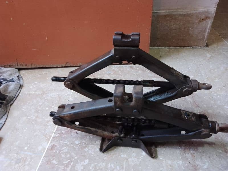 CAR JACK (QUANTITY 2) 2