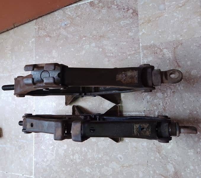 CAR JACK (QUANTITY 2) 3