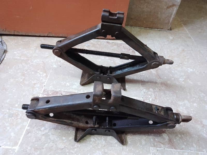 CAR JACK (QUANTITY 2) 8