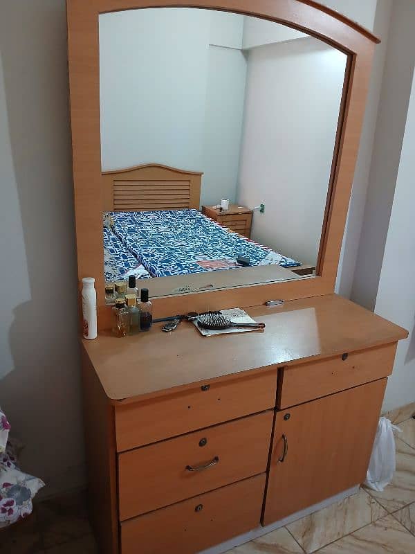 2 single bed with 4×6.5 size matters and 1 side table n dressing table 1