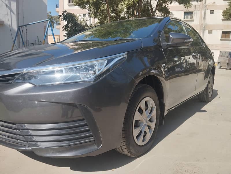 Toyota Corolla GLI 2019 better than Honda Civic & Elentra 1