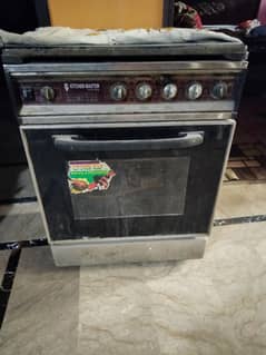 Gas oven with 3 burners