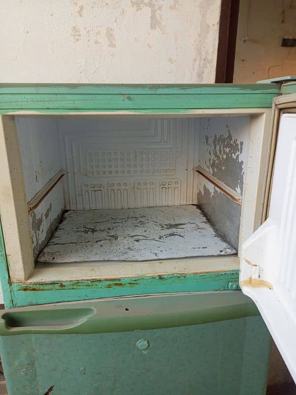 PEL old fridge for sale in perfect running condition 1