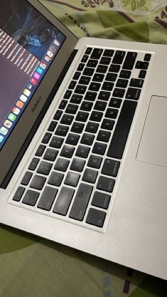 Macbook Air 13” Mid 2013 0