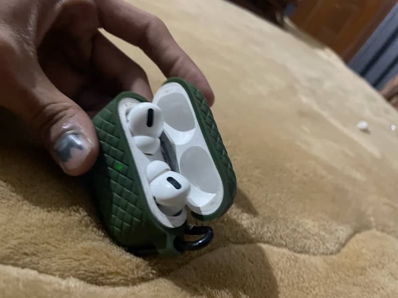 airpods pro 2 speaker 1