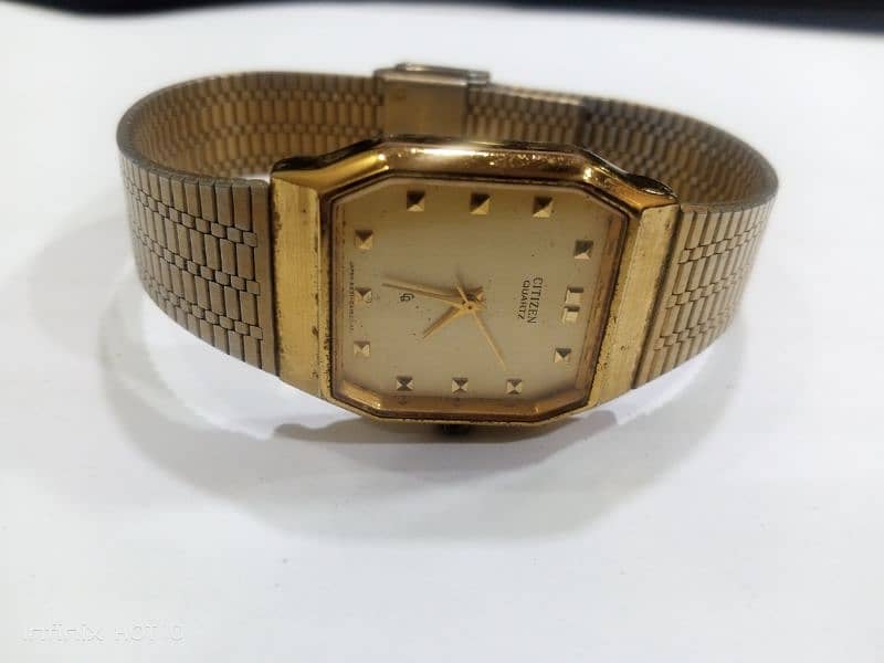 Vintage Citizen Japan Quartz watch Golden slim square shaped 1