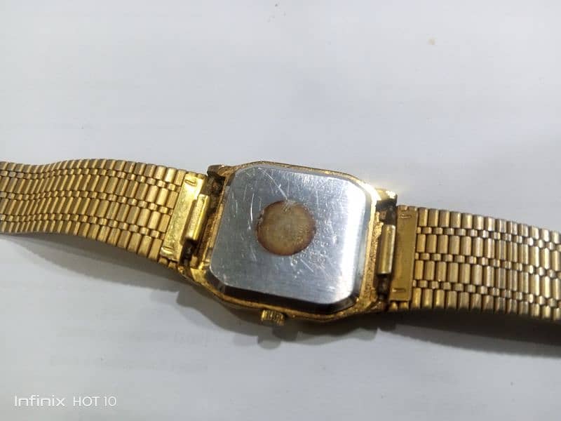 Vintage Citizen Japan Quartz watch Golden slim square shaped 5