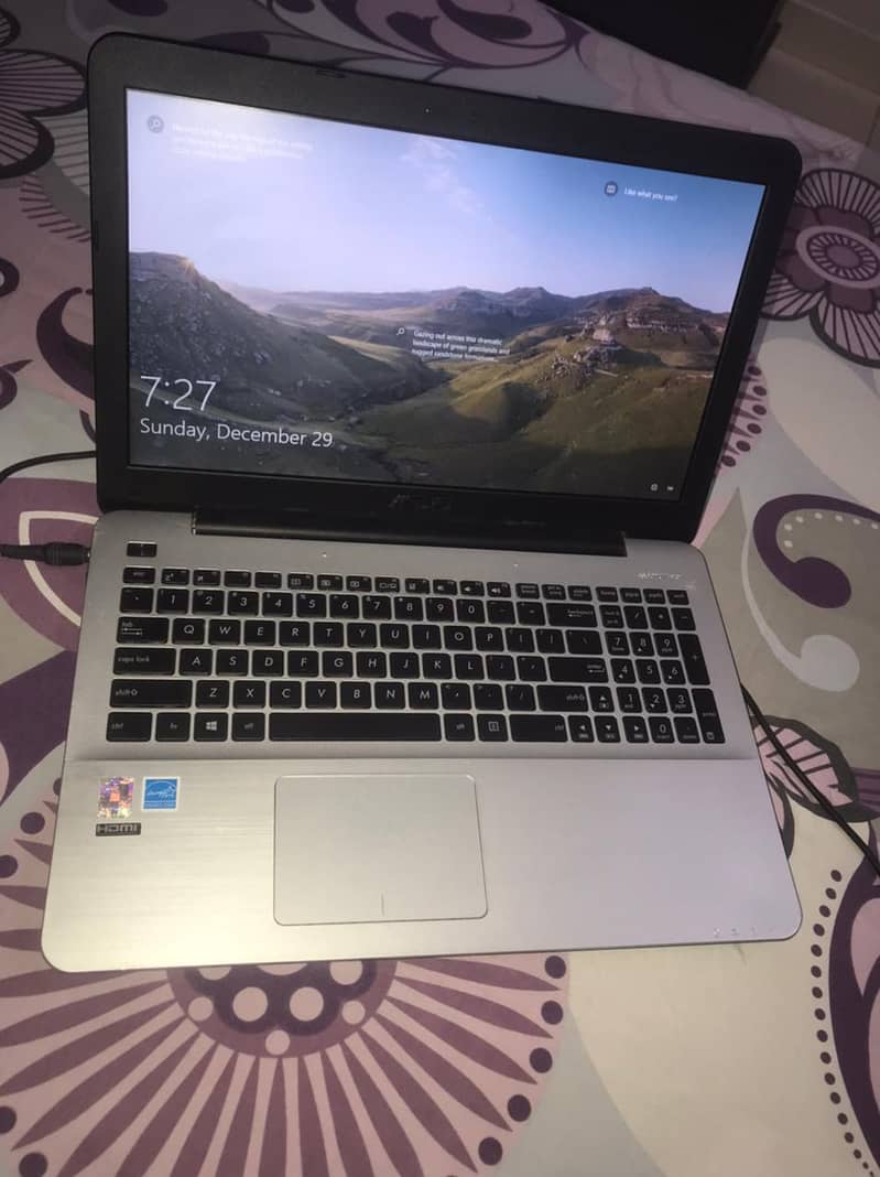 ASUS Laptop 1