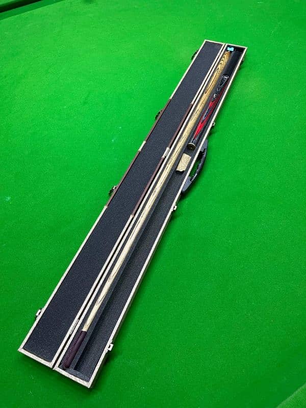 Snooker Cue with Box 2