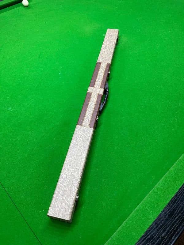 Snooker Cue with Box 4