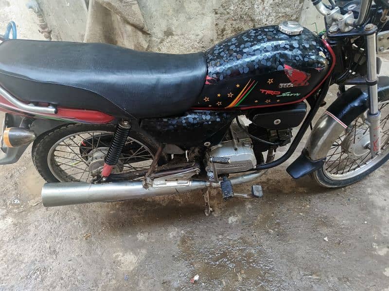 bike ok ha koi khrabi ni ha. lahore ka nbr ha 0