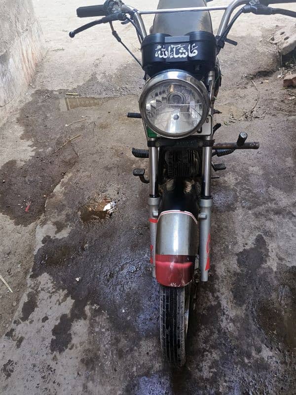 bike ok ha koi khrabi ni ha. lahore ka nbr ha 4