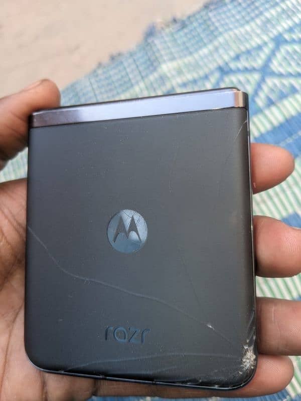 Motorola Razr 40 Ultra NON PTA 8/256 7