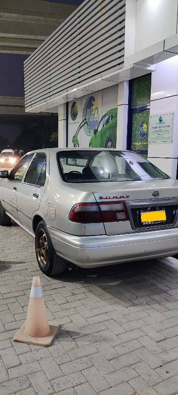 Nissan Sunny 2001 3