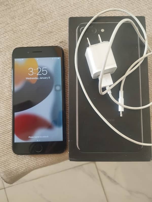 i phone 7 plus 128 gb pta approved with box and original  charger 0