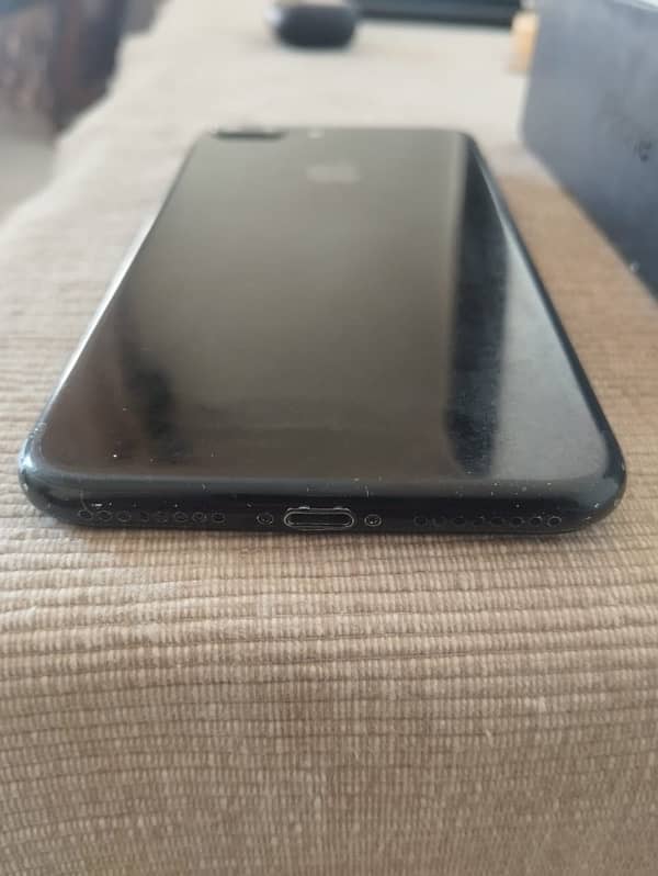 i phone 7 plus 128 gb pta approved with box and original  charger 3