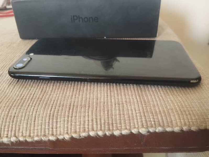 i phone 7 plus 128 gb pta approved with box and original  charger 5