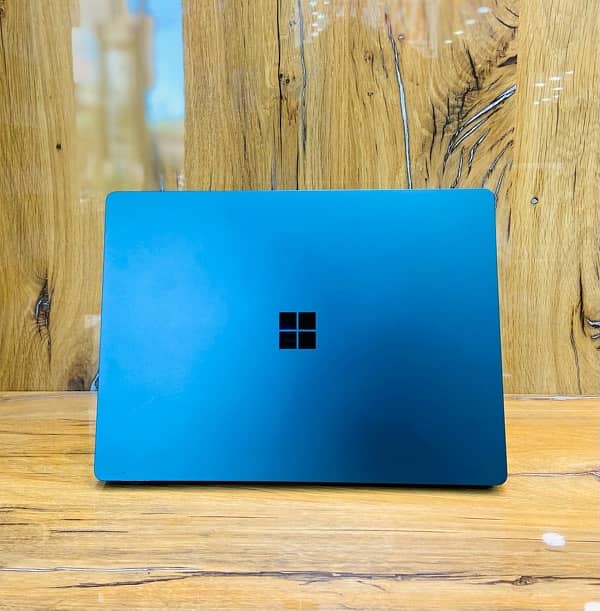 MicroSoft Surface Laptop3 i7-10th Gen 16GbRam 512GbSSD Intel Iris Plus 1