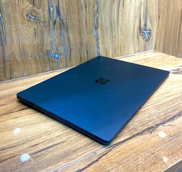 MicroSoft Surface Laptop3 i7-10th Gen 16GbRam 512GbSSD Intel Iris Plus 3