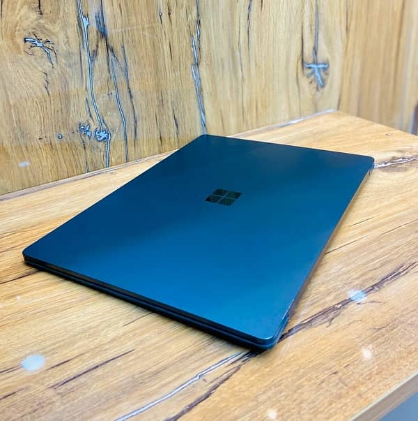 MicroSoft Surface Laptop3 i7-10th Gen 16GbRam 512GbSSD Intel Iris Plus 4