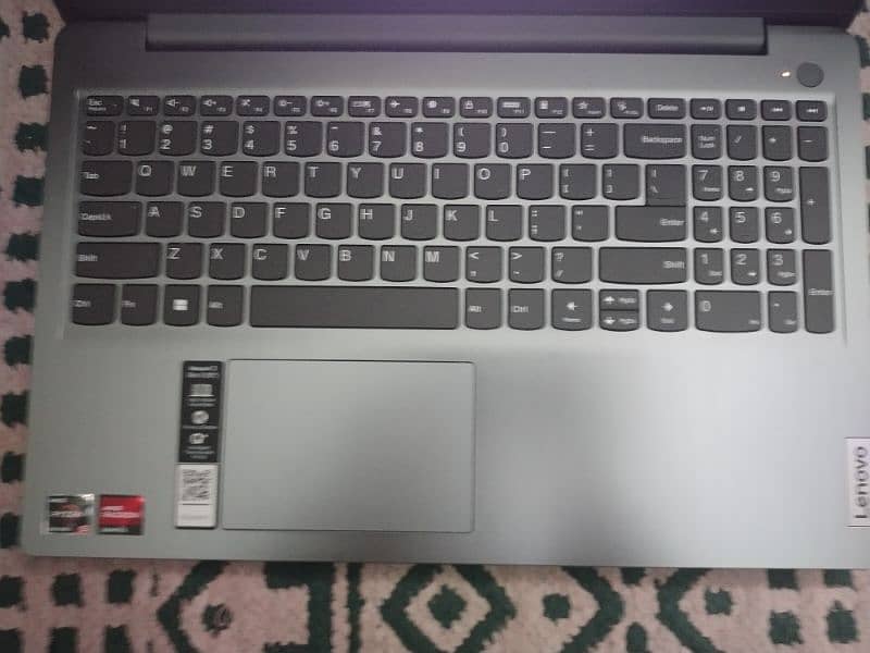 lenevo ideapad slim 3 (32gb ram) 4