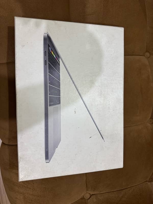 Macbook Pro 2018 13inch TouchBar 8GB RAM, 256GB SSD 7