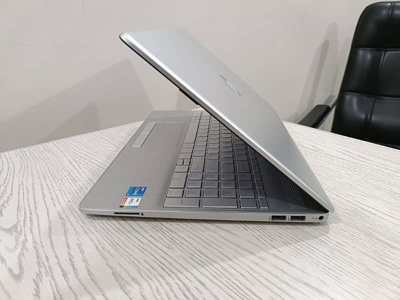 Hp 15 core i5 11th gen quadcore 15.6 inch touchscreen slim bezels 9