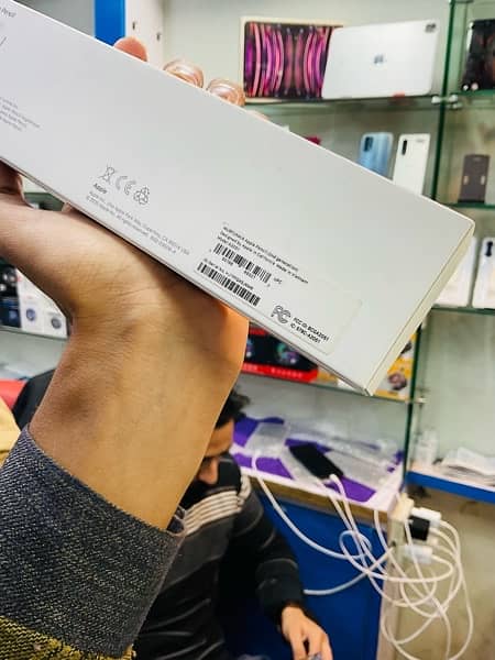 iPad Pro M2 12.9inch 256gb with Box 7