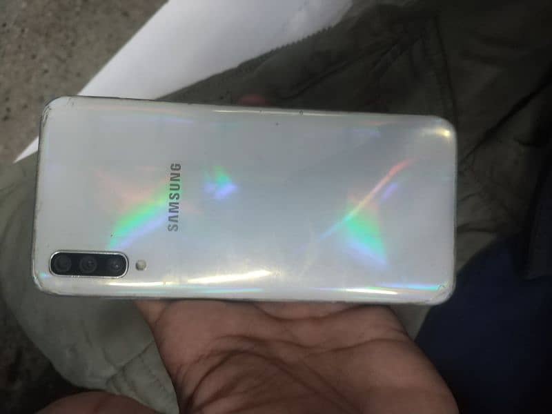 Samsung a50 6 128 3