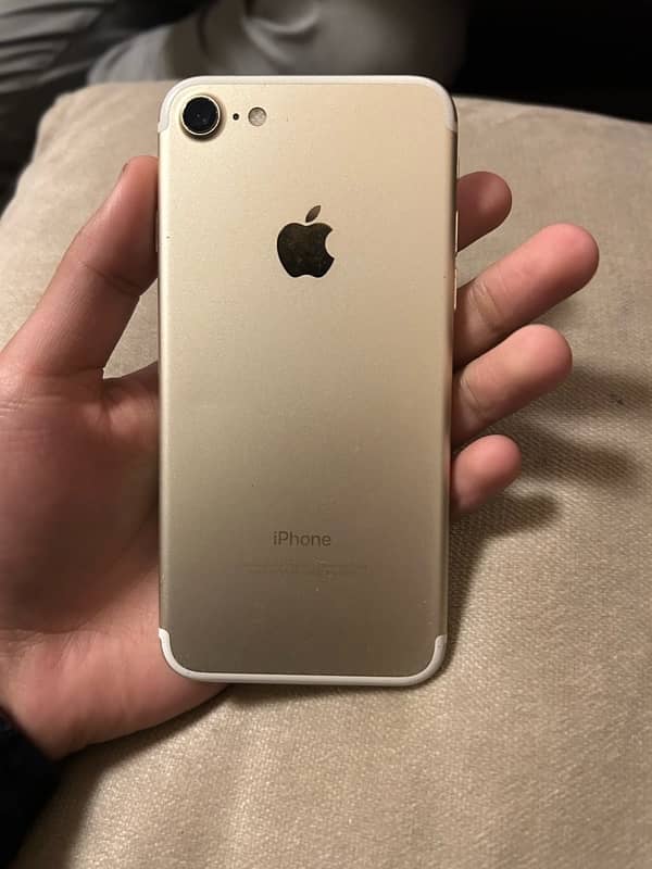 iPhone 7 32Gb pta approved serious buyer contact me 0